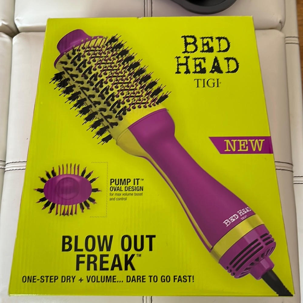Bed Head TIGI Blow Out Freak One Step Dry to Volume Hair Tool